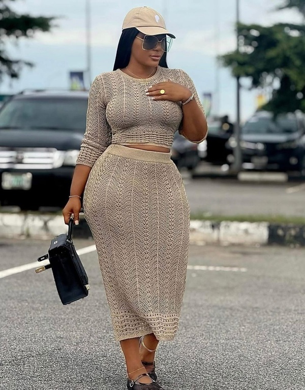 Destiny Etiko, icône de Nollywood, éblouit ses fans dans une robe tricotée ultra-chic