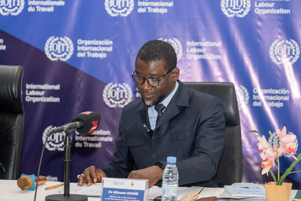 Dr Alioune Badara Dione recadre Zahra Iyane Thiam: « Le tandem Diomaye-Sonko a fait en 18 mois plus que Macky en 5 ans » Dr Alioune Badara Dione recadre Zahra Iyane Thiam: « Le tandem Diomaye-Sonko a fait en 18 mois plus que Macky en 5 ans »