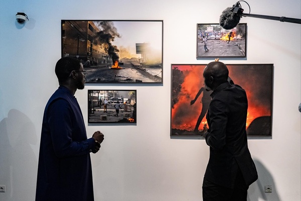 Le président Bassirou Diomaye Faye s’invite à la clôture de l’exposition « Première Ligne »