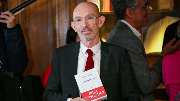 Laurent mauvignier remporte le prix goncourt 2025 pour la maison vide Laurent mauvignier remporte le prix goncourt 2025 pour la maison vide