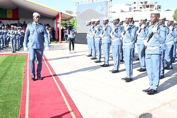 Douanes sénégalaises: 327 nouveaux agents formés rejoignent les rangs à l’issue de la 40ᵉ promotion Douanes sénégalaises: 327 nouveaux agents formés rejoignent les rangs à l’issue de la 40ᵉ promotion