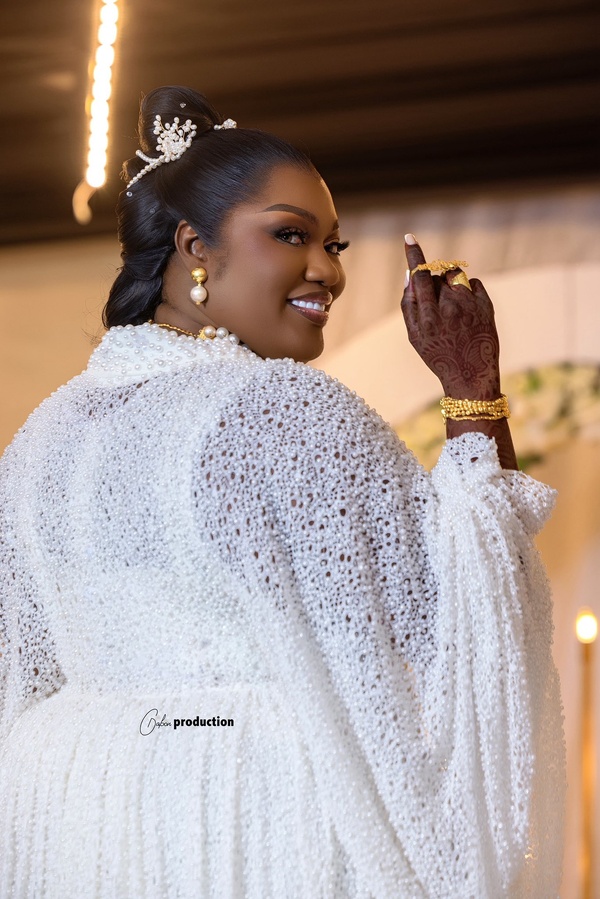 Bijou Ngoné éblouit avec le baptême somptueux de sa fille Bousso Bally (photos) Bijou Ngoné éblouit avec le baptême somptueux de sa fille Bousso Bally (photos)