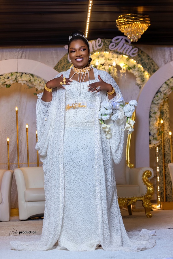 Bijou Ngoné éblouit avec le baptême somptueux de sa fille Bousso Bally (photos) Bijou Ngoné éblouit avec le baptême somptueux de sa fille Bousso Bally (photos)