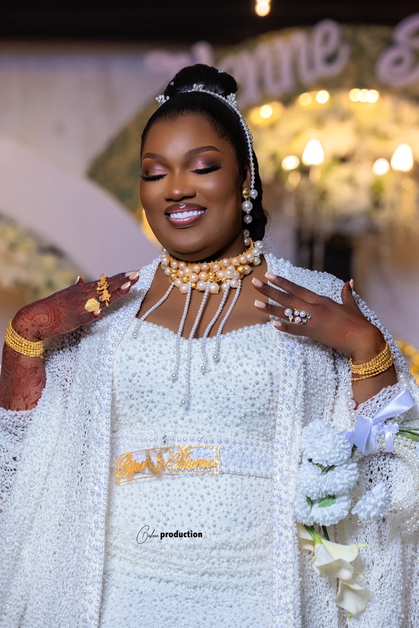 Bijou Ngoné éblouit avec le baptême somptueux de sa fille Bousso Bally (photos) Bijou Ngoné éblouit avec le baptême somptueux de sa fille Bousso Bally (photos)