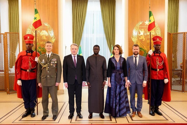 Le nouvel ambassadeur de la République tchèque présente ses lettres de créance au président Bassirou Diomaye Faye