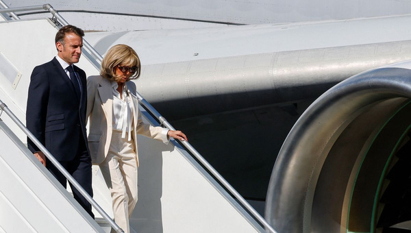 Diplomatie: Macron en tournée en Afrique pour impulser une "nouvelle dynamique" hors du pré carré Diplomatie: Macron en tournée en Afrique pour impulser une "nouvelle dynamique" hors du pré carré