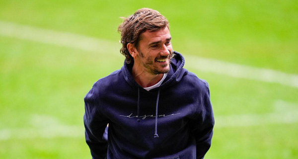 Griezmann surprend: pas de départ en mls, il prolonge à l’atlético et vise la ligue des champions