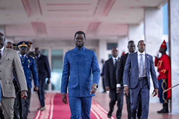 Le Président Bassirou Diomaye Faye a quitté Dakar pour Luanda pour le 7ᵉ Sommet UE–UA Le Président Bassirou Diomaye Faye a quitté Dakar pour Luanda pour le 7ᵉ Sommet UE–UA