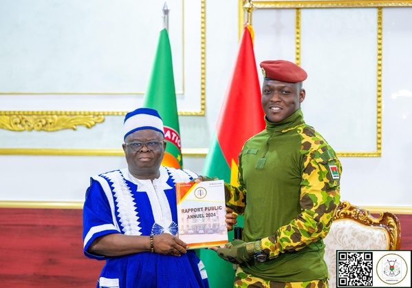 Audience du président du faso: Remise du rapport 2024 de la cour des comptes à Ibrahim Traoré Audience du président du faso: Remise du rapport 2024 de la cour des comptes à Ibrahim Traoré