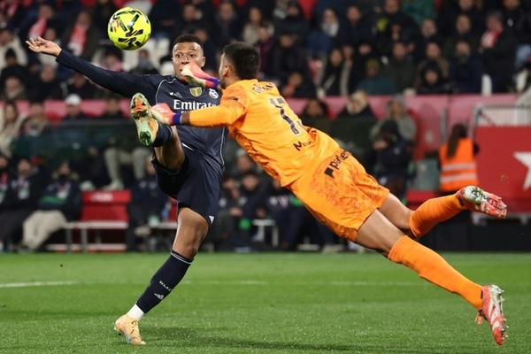 Nouveau coup d’arrêt pour le Real Madrid à Gérone, le Barça prend seul la tête de la Liga Nouveau coup d’arrêt pour le Real Madrid à Gérone, le Barça prend seul la tête de la Liga