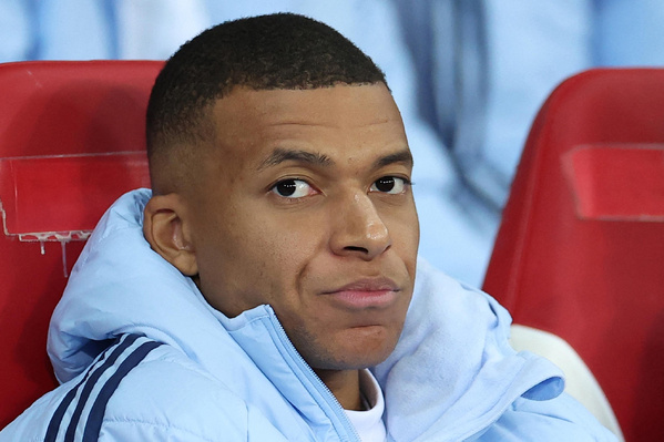 Coup dur pour le Real Madrid : Kylian Mbappé absent de l'entraînement avant le choc face à Manchester City Coup dur pour le Real Madrid : Kylian Mbappé absent de l'entraînement avant le choc face à Manchester City
