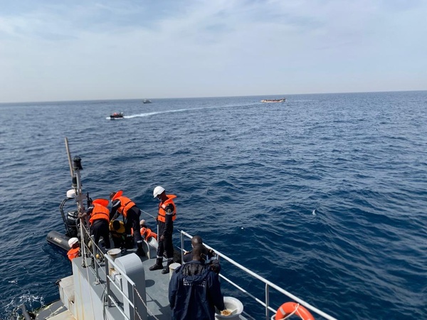 238 migrants secourus par la Marine nationale au large de Dakar 238 migrants secourus par la Marine nationale au large de Dakar