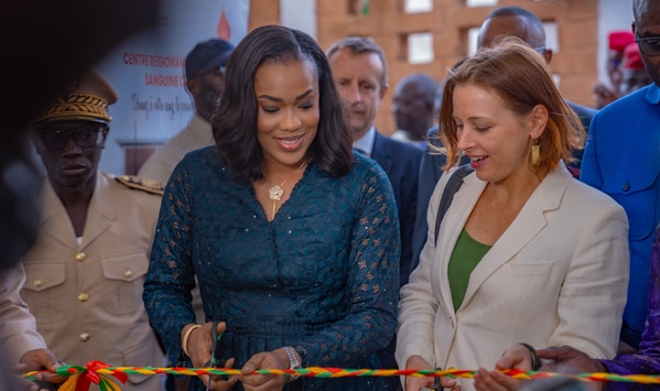 Santé Publique: La Première Dame Absa Faye inaugure le Centre de Transfusion Sanguine de Kaolack