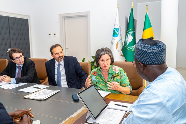 Hydraulique et Coopération Régionale : Le Ministre Cheikh Diba DIEYE s'entretient avec les Partenaires autour de Sambangalou Hydraulique et Coopération Régionale : Le Ministre Cheikh Diba DIEYE s'entretient avec les Partenaires autour de Sambangalou