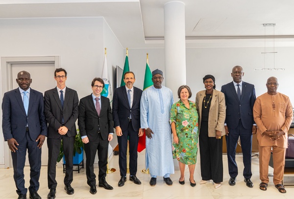 Hydraulique et Coopération Régionale : Le Ministre Cheikh Diba DIEYE s'entretient avec les Partenaires autour de Sambangalou Hydraulique et Coopération Régionale : Le Ministre Cheikh Diba DIEYE s'entretient avec les Partenaires autour de Sambangalou