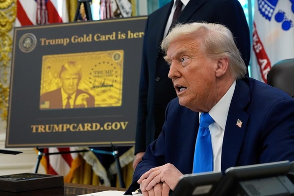Les États-Unis lancent la “Trump Gold Card”, un visa accéléré pour la résidence permanente