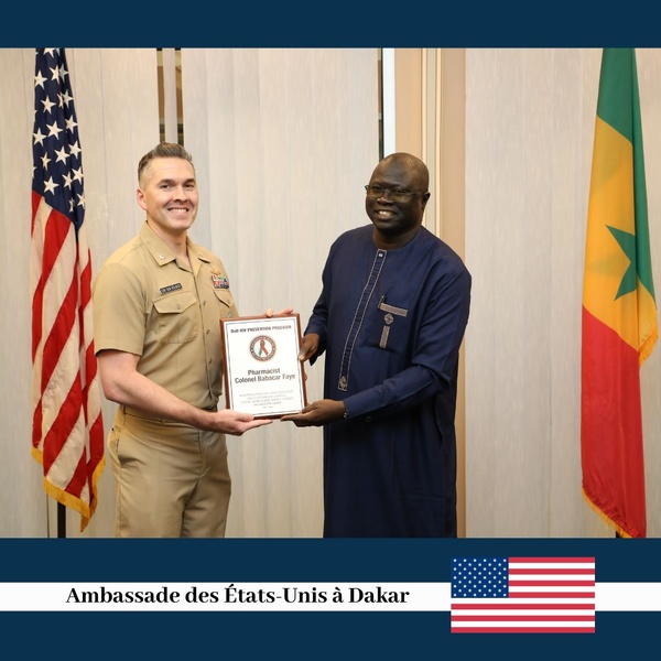 Les États-Unis saluent l’engagement du colonel Babacar Faye à l’occasion de son départ à la retraite Les États-Unis saluent l’engagement du colonel Babacar Faye à l’occasion de son départ à la retraite