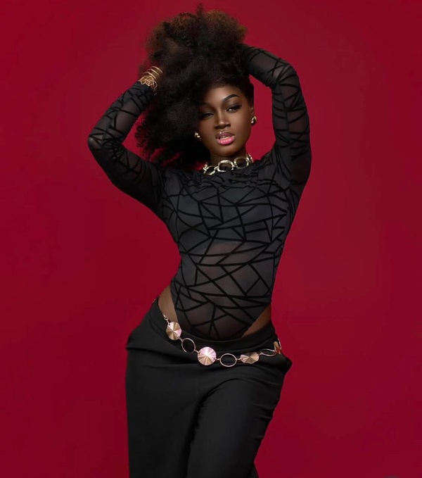 La séduisante et talentueuse chanteuse Ndakhté Lo charme ses fans