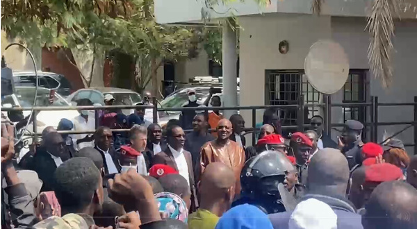 Pôle judiciaire et financier: fin d’audition de Farba Ngom, le député-maire a répondu à toutes les questions (avocat)