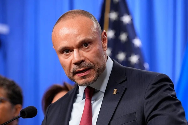 Dan Bongino, directeur adjoint du FBI, annonce sa démission Dan Bongino, directeur adjoint du FBI, annonce sa démission