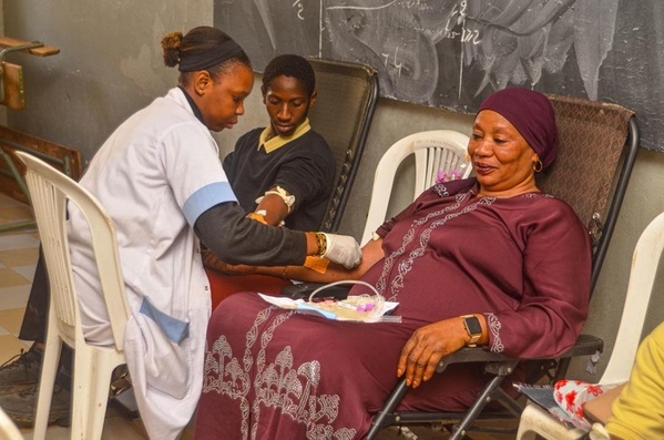 Don de sang à Rufisque: le lycée Abdoulaye Sadji mobilise 279 poches en une journée Don de sang à Rufisque: le lycée Abdoulaye Sadji mobilise 279 poches en une journée