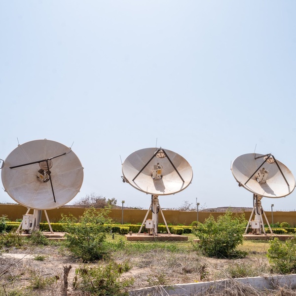 Orange lance l’Internet par satellite et renforce la souveraineté numérique du Sénégal Orange lance l’Internet par satellite et renforce la souveraineté numérique du Sénégal