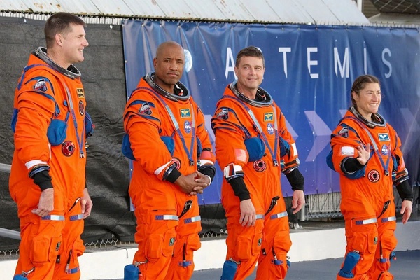 Artemis II : des astronautes prêts à faire le tour de la Lune en 2026 Artemis II : des astronautes prêts à faire le tour de la Lune en 2026