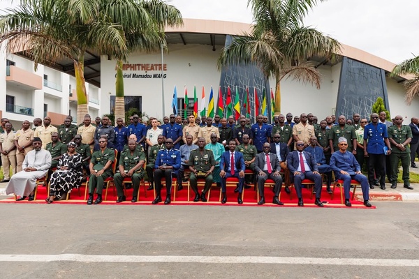 Le Ministre de l’Intérieur Bamba CISSE échange avec les auditeurs de l’Institut de Défense du Sénégal sur la sécurité nationale