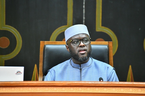 Assemblée nationale : El Malick Ndiaye défend la transparence du marché des véhicules Assemblée nationale : El Malick Ndiaye défend la transparence du marché des véhicules