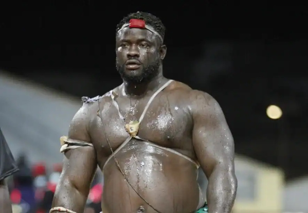 Lutte sénégalaise : Le renouvellement de la licence d'Eumeu Sène suspendu à des tests médicaux Lutte sénégalaise : Le renouvellement de la licence d'Eumeu Sène suspendu à des tests médicaux