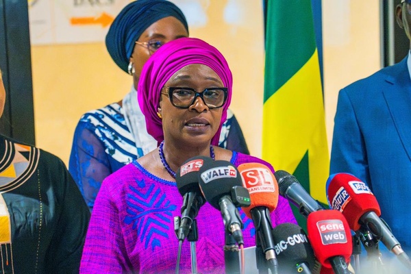 Justice: Deux téléphones saisis dans la cellule de Farba Ngom, de nouvelles enquêtes ouvertes Justice: Deux téléphones saisis dans la cellule de Farba Ngom, de nouvelles enquêtes ouvertes