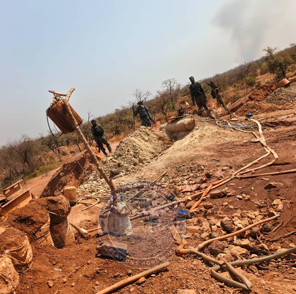 Lutte contre l’orpaillage clandestin: plusieurs sites illégaux démantelés à Séguéko, dans la commune de Bembou Lutte contre l’orpaillage clandestin: plusieurs sites illégaux démantelés à Séguéko, dans la commune de Bembou