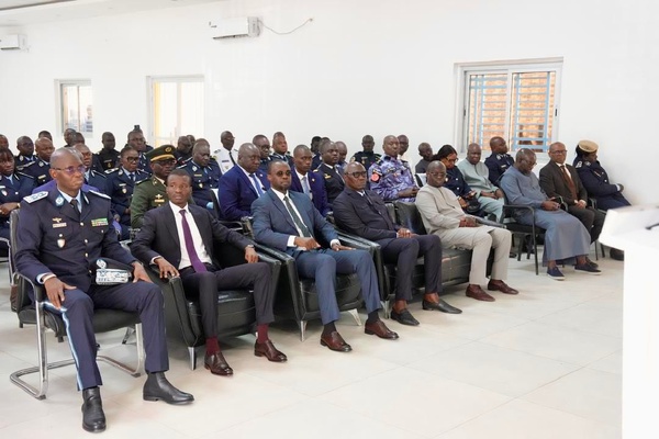 Ousmane Sonko en visite à la Direction générale de la Police nationale