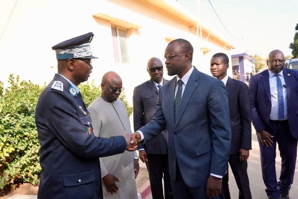 Ousmane Sonko en visite à la Direction générale de la Police nationale Ousmane Sonko en visite à la Direction générale de la Police nationale