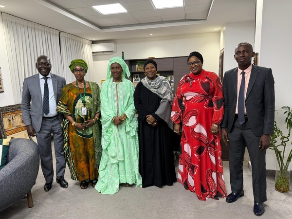 Solidarité et autonomisation des femmes : Maïmouna Dièye reçoit la styliste Oumou Sy Solidarité et autonomisation des femmes : Maïmouna Dièye reçoit la styliste Oumou Sy