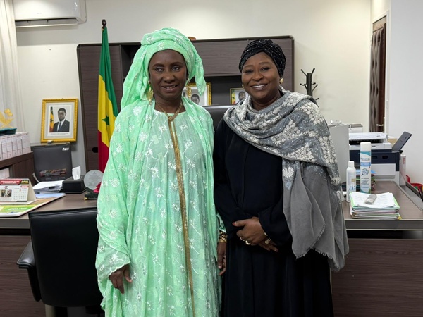Solidarité et autonomisation des femmes : Maïmouna Dièye reçoit la styliste Oumou Sy