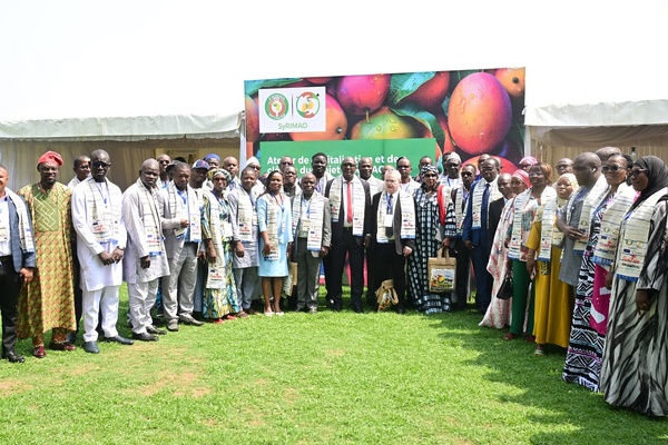 Lutte contre les mouches à fruits : la CEDEAO dresse le bilan du projet SYRIMAO en Afrique de l’Ouest Lutte contre les mouches à fruits : la CEDEAO dresse le bilan du projet SYRIMAO en Afrique de l’Ouest