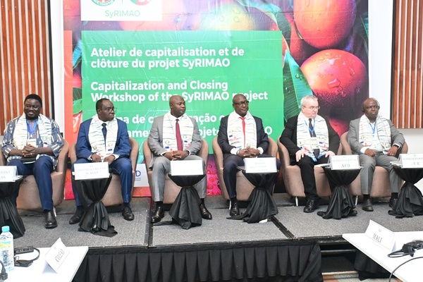 Lutte contre les mouches à fruits : la CEDEAO dresse le bilan du projet SYRIMAO en Afrique de l’Ouest Lutte contre les mouches à fruits : la CEDEAO dresse le bilan du projet SYRIMAO en Afrique de l’Ouest