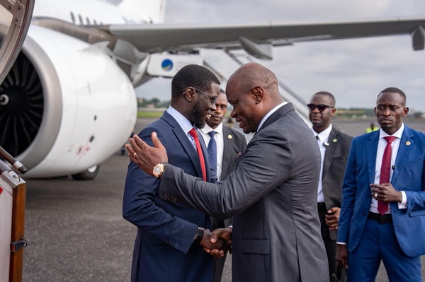 Diplomatie : Escale stratégique du Président Bassirou Diomaye Faye à Libreville