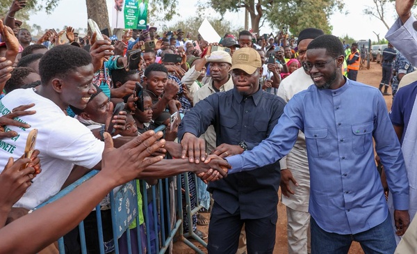 Tournée économique à Tambacounda : Le Président salue le « modèle Yellitaare », géant de la banane et champion de l’emploi Tournée économique à Tambacounda : Le Président salue le « modèle Yellitaare », géant de la banane et champion de l’emploi