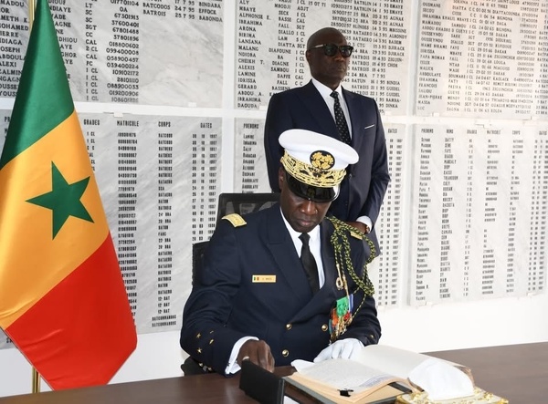 Oumar Wade officiellement installé comme Chef d’état-major général des armées Oumar Wade officiellement installé comme Chef d’état-major général des armées