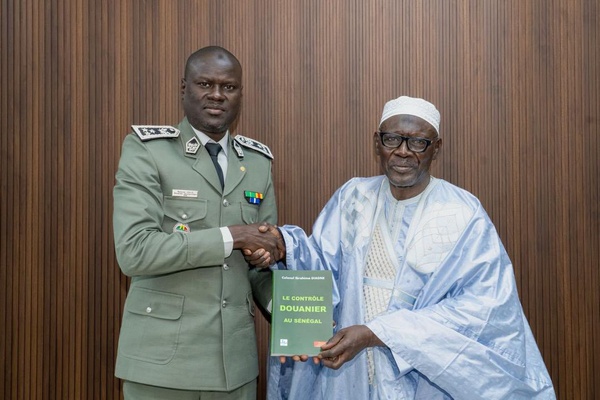 Littérature douanière: le Colonel Ibrahima Diagne publie un ouvrage de référence sur le contrôle au Sénégal