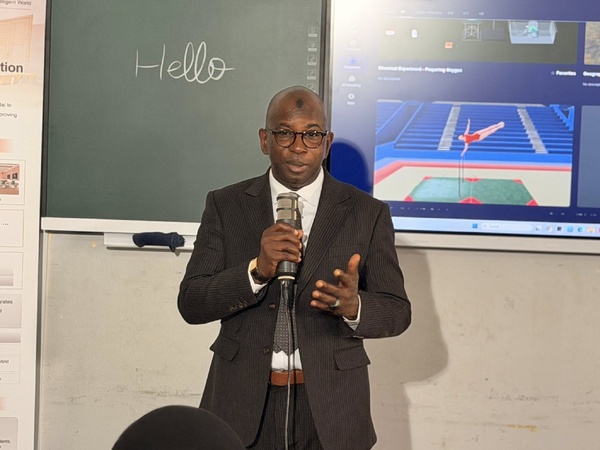 Éducation 4.0 : Le Lycée Galandou Diouf inaugure sa "Smart Classroom" avec Huawei et la SONATEL Éducation 4.0 : Le Lycée Galandou Diouf inaugure sa "Smart Classroom" avec Huawei et la SONATEL