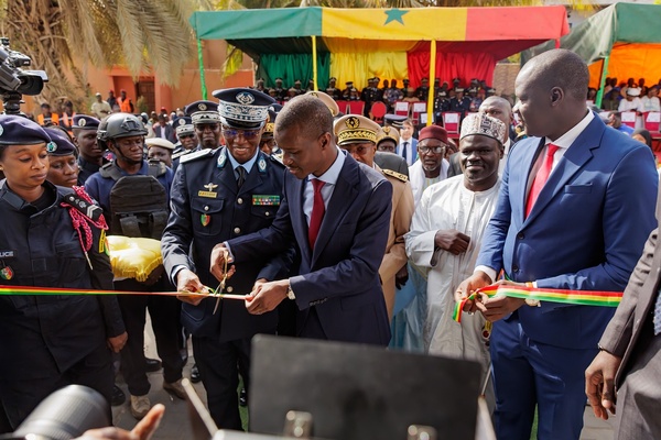 Sécurité : le Ministre de l'Intérieur inaugure le commissariat de Dalifort-Foirail et salue la vigilance citoyenne Sécurité : le Ministre de l'Intérieur inaugure le commissariat de Dalifort-Foirail et salue la vigilance citoyenne