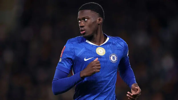 Mamadou Sarr, le “fils” de Rosenior : de la CAN chargée d’émotion à Chelsea Mamadou Sarr, le “fils” de Rosenior : de la CAN chargée d’émotion à Chelsea