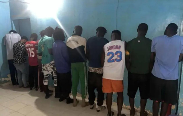 Horreur à Sicap-Mbao: Un père surprend le viol collectif de sa fille de 14 ans par 12 adolescents Horreur à Sicap-Mbao: Un père surprend le viol collectif de sa fille de 14 ans par 12 adolescents