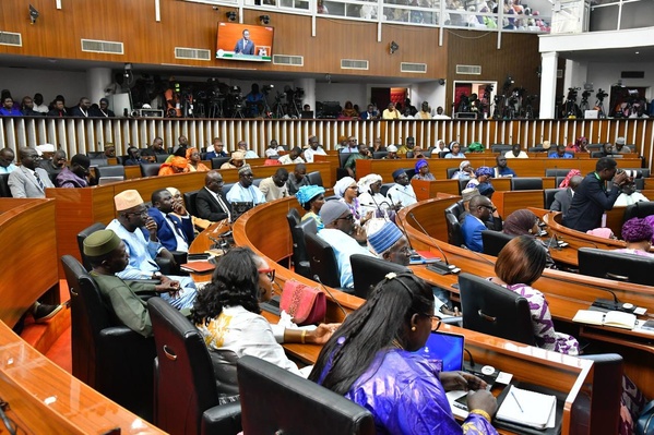Régulation des médias : l’opposition saisit le Conseil constitutionnel contre la loi créant le CNRM Régulation des médias : l’opposition saisit le Conseil constitutionnel contre la loi créant le CNRM