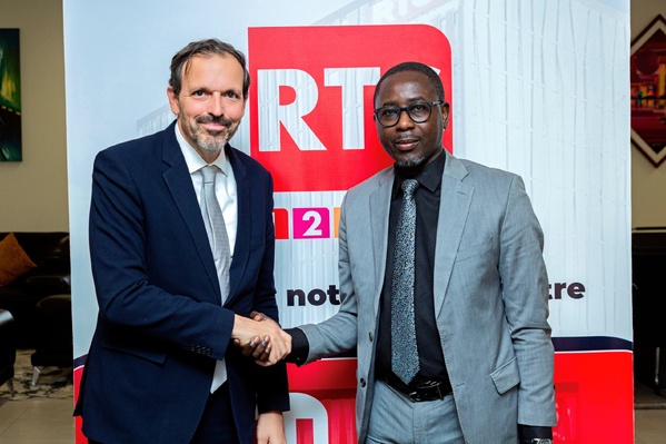 L’ambassadeur d’Allemagne en visite à la RTS pour renforcer la coopération médiatique L’ambassadeur d’Allemagne en visite à la RTS pour renforcer la coopération médiatique