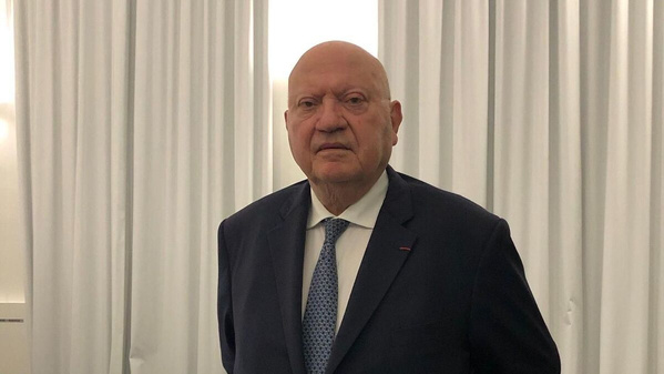 Issy-les-Moulineaux : André Santini réélu maire après plus de 40 ans à la tête de la ville Issy-les-Moulineaux : André Santini réélu maire après plus de 40 ans à la tête de la ville