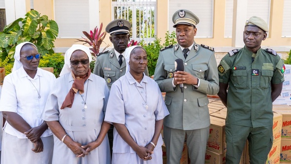 Douanes–Populations : l’Administration des Douanes en visite sociale à la Pouponnière de la Médina